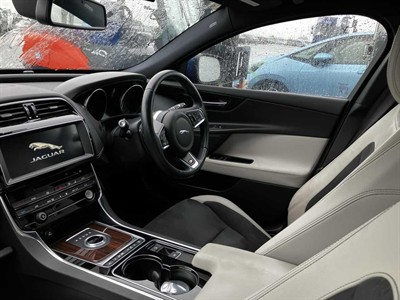 2016 Jaguar XE - Thumbnail