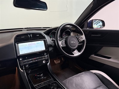 2016 Jaguar XE - Thumbnail