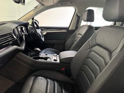 2019 Volkswagen Touareg - Thumbnail