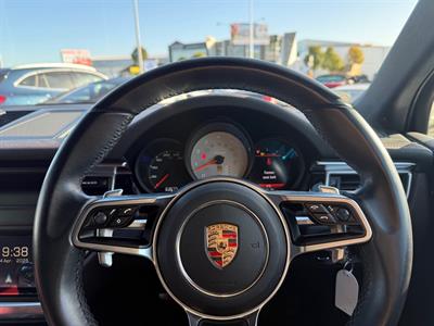 2014 Porsche Macan - Thumbnail