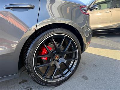 2014 Porsche Macan - Thumbnail