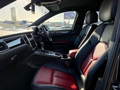 2014 Porsche Macan - Thumbnail