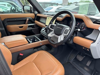 2023 Land Rover Defender - Thumbnail