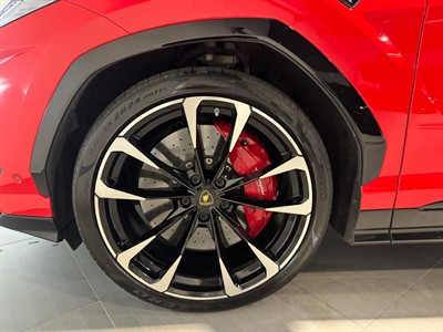 2019 Lamborghini Urus - Thumbnail