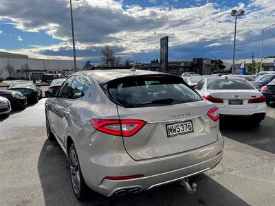 2017 Maserati Levante - Thumbnail