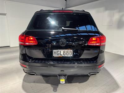 2011 Volkswagen Touareg - Thumbnail
