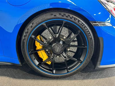 2022 Porsche 911 - Thumbnail