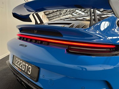 2022 Porsche 911 - Thumbnail