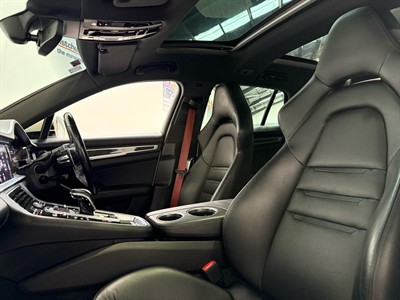 2018 Porsche Panamera - Thumbnail