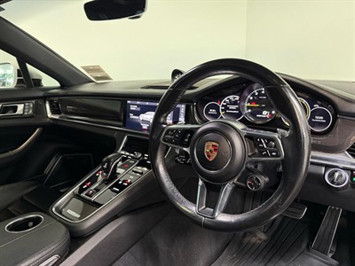2018 Porsche Panamera - Thumbnail