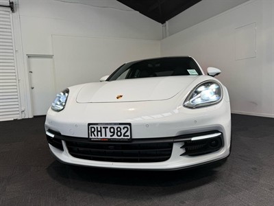 2018 Porsche Panamera - Thumbnail
