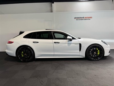 2018 Porsche Panamera - Thumbnail