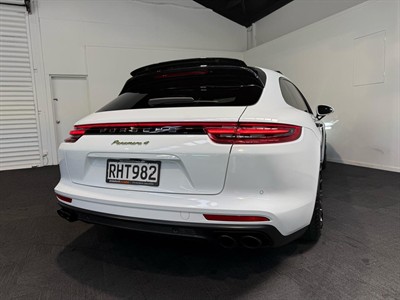 2018 Porsche Panamera - Thumbnail