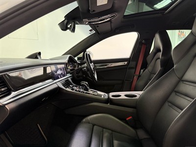 2018 Porsche Panamera - Thumbnail