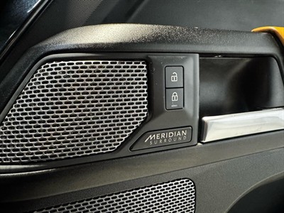 2022 Land Rover Defender - Thumbnail