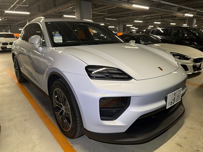 2025 Porsche Macan - Thumbnail