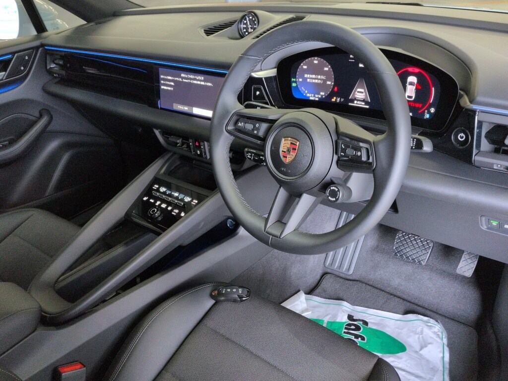 2025 Porsche Macan