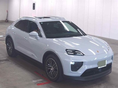 2025 Porsche Macan - Thumbnail