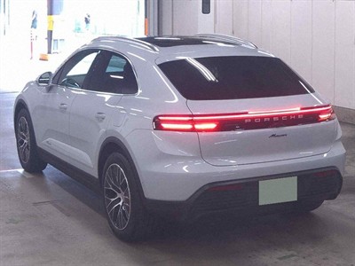 2025 Porsche Macan - Thumbnail