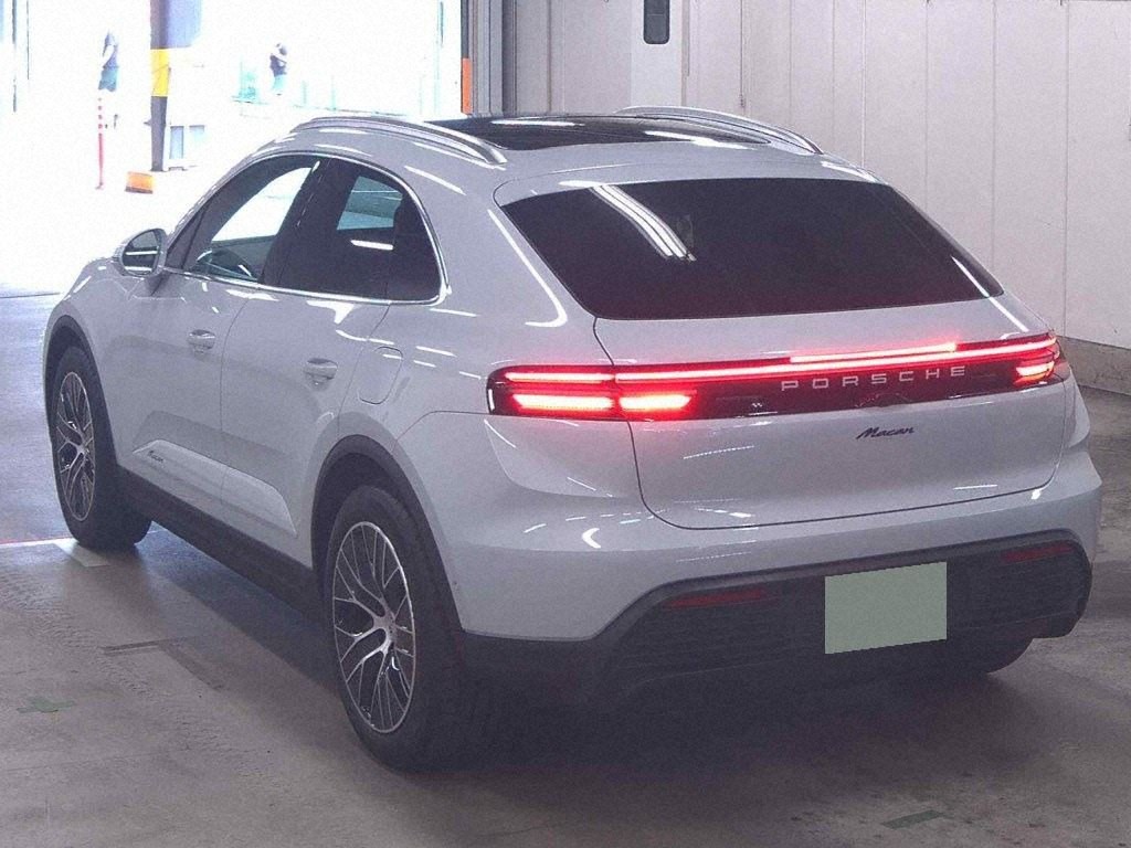 2025 Porsche Macan