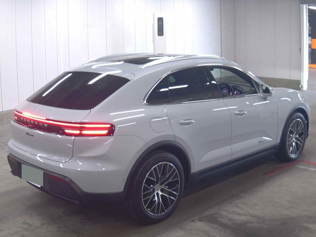2025 Porsche Macan