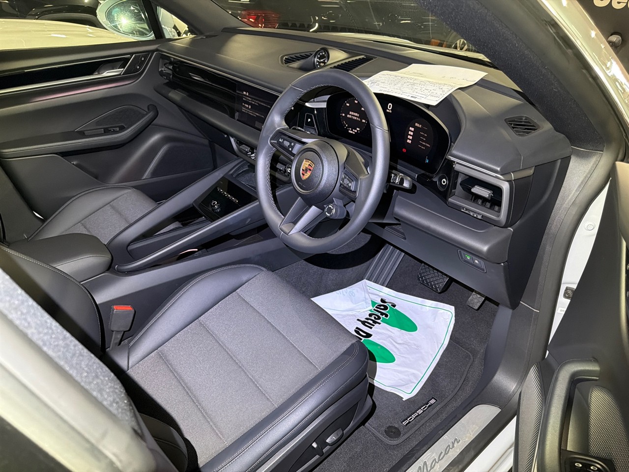 2025 Porsche Macan