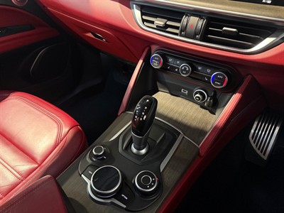 2019 Alfa Romeo Stelvio - Thumbnail