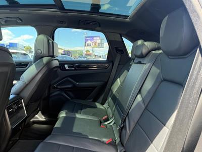 2020 Porsche Cayenne - Thumbnail