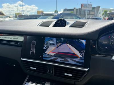 2020 Porsche Cayenne - Thumbnail
