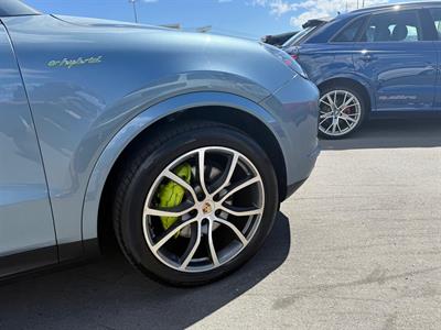 2020 Porsche Cayenne - Thumbnail