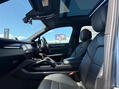 2020 Porsche Cayenne - Thumbnail