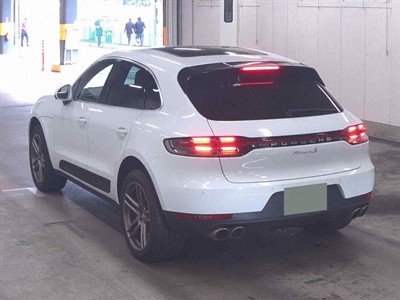 2020 Porsche Macan - Thumbnail