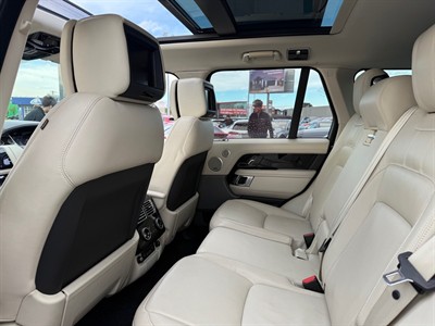 2018 Land Rover Range Rover - Thumbnail