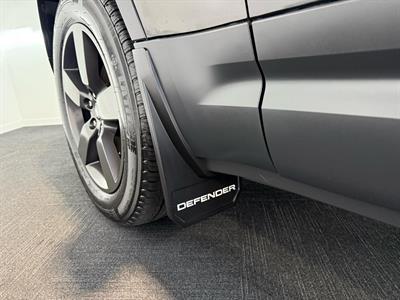 2020 Land Rover Defender - Thumbnail