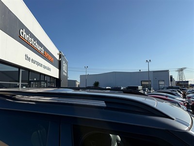 2018 Land Rover Discovery - Thumbnail