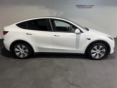 2023 Tesla Model Y - Thumbnail