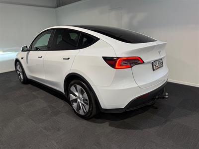 2023 Tesla Model Y - Thumbnail