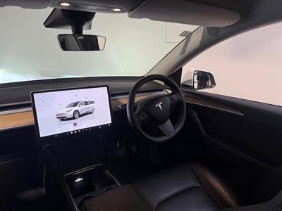2023 Tesla Model Y - Thumbnail