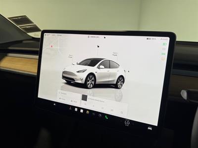 2023 Tesla Model Y - Thumbnail
