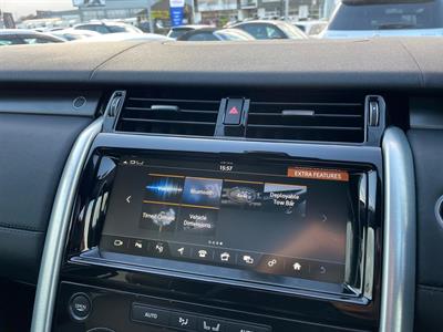2017 Land Rover Discovery - Thumbnail