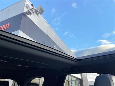2017 Land Rover Discovery - Thumbnail