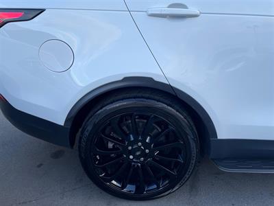 2017 Land Rover Discovery - Thumbnail