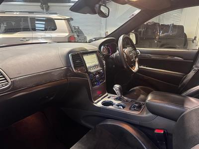 2017 Jeep Grand Cherokee - Thumbnail