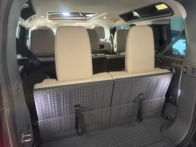 2021 Land Rover Defender - Thumbnail