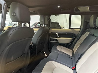 2023 Land Rover Defender - Thumbnail