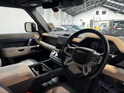 2023 Land Rover Defender - Thumbnail