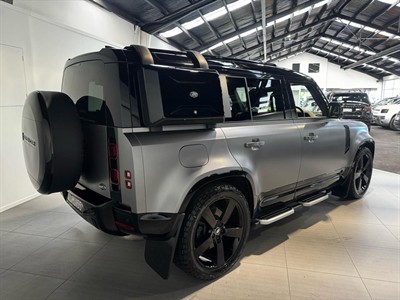 2023 Land Rover Defender - Thumbnail