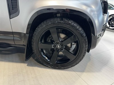 2023 Land Rover Defender - Thumbnail