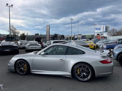 2005 Porsche 911 - Thumbnail