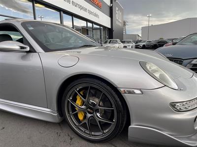 2005 Porsche 911 - Thumbnail